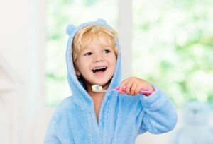 Lire la suite à propos de l’article Dentiste pour enfants : l’importance d’un suivi précoce