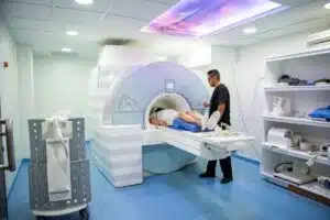 IRM Imagerie par Résonance magnétique, délais, prix, remboursement et solutions pour passer un examen rapide