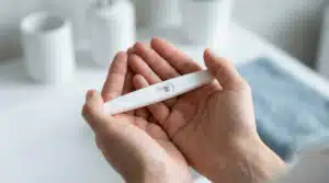 Meilleur test de grossesse en pharmacie : digital, précoce ou classique ?